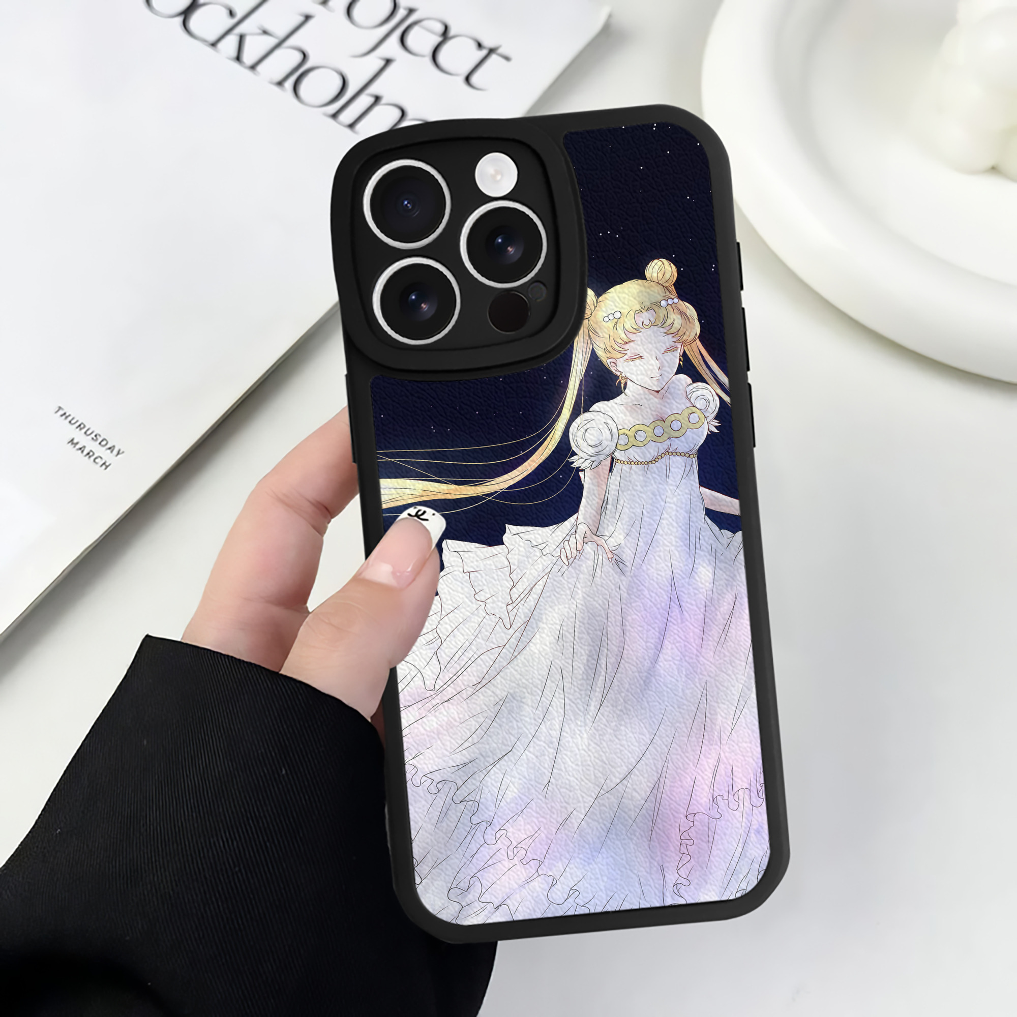 （画像用） 美少女戦士セーラームーン Sailor Moon 【iPhone 16シリーズ対応】シリコンスマホケース（レザー調） 材質：シリコン
